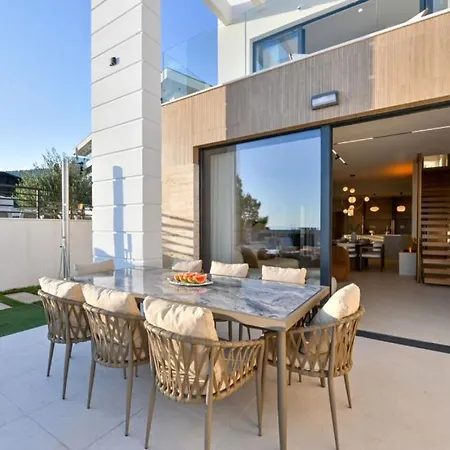 Villa Beatiful Rosemary - West In Makarska